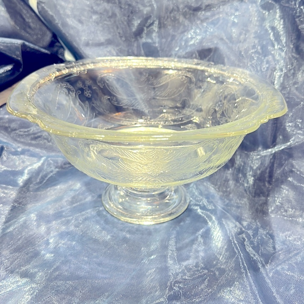 VINTAGE Depression Federal glass yellow Glass Madrid Footed Pedestal Bowl